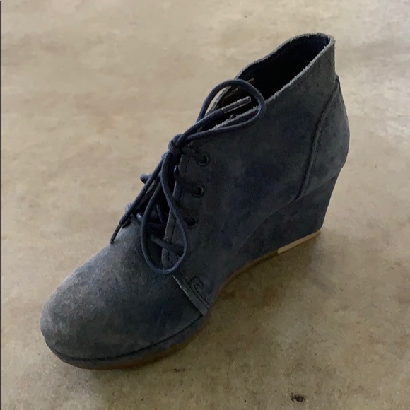 Clark’s blue suede wedge booties - Picture 3 of 5